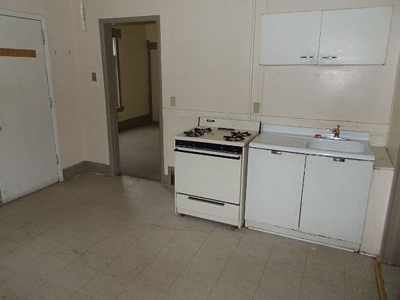 3rd image of 1303 15th Ave