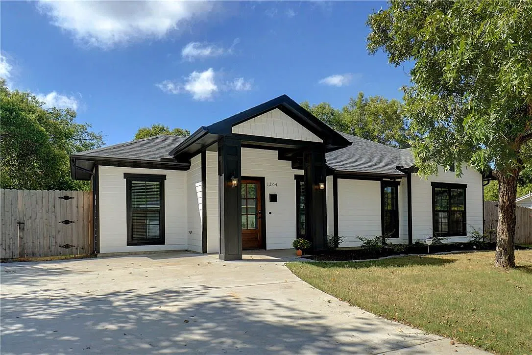 4 bed, 1522 sqft, $2,199 — Photo 2
