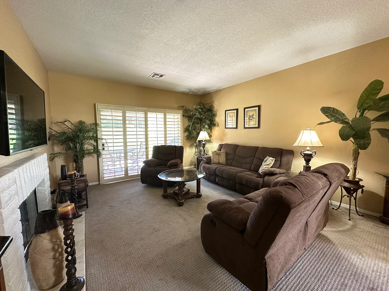 2 bed, 1360 sqft, $2,400 — Photo 2