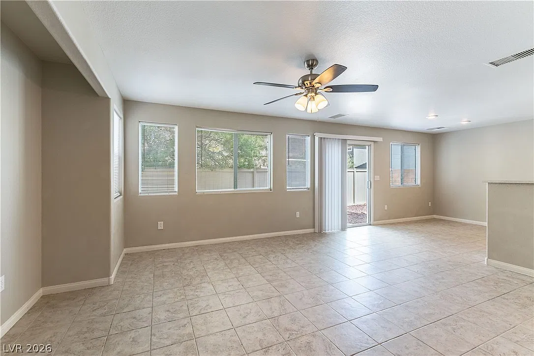 4 bed, 2.5 bath, 1595 sqft, $2,195 — Photo 2