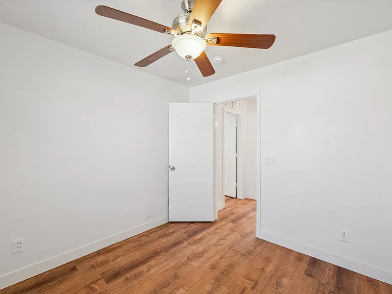 2233 W Alta Vista Rd — Photo 7