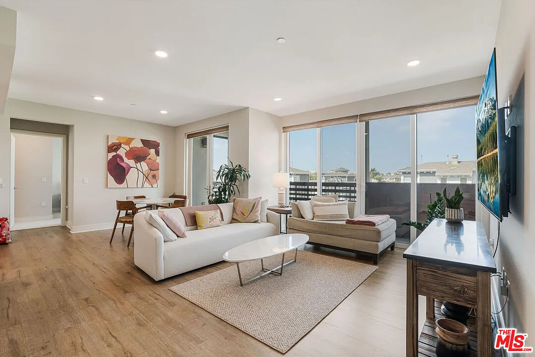 3 bed, 2.0 bath, 1280 sqft, $6,600 — Photo 1