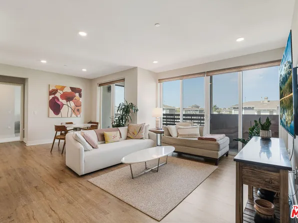 6030 S Seabluff Dr, Los Angeles, CA