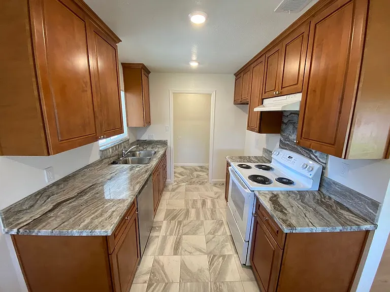 9898 Meteor Dr — Photo 5