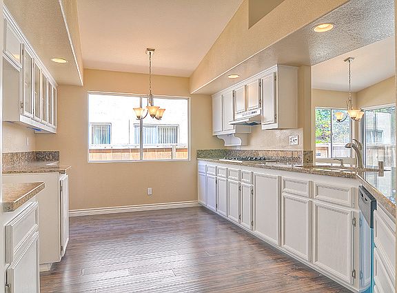 5th image of 705 Esla Dr