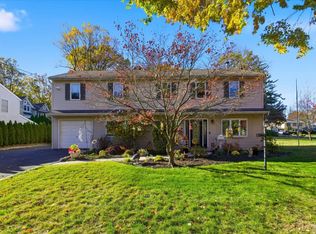 473 Lincoln Dr, Paramus, NJ 07652