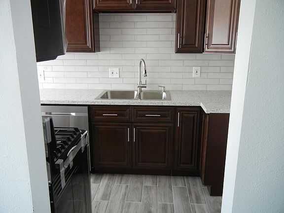 5th image of 630 E E St
