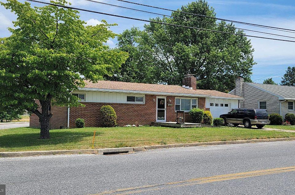 2nd image of 224 N Oxford Ave