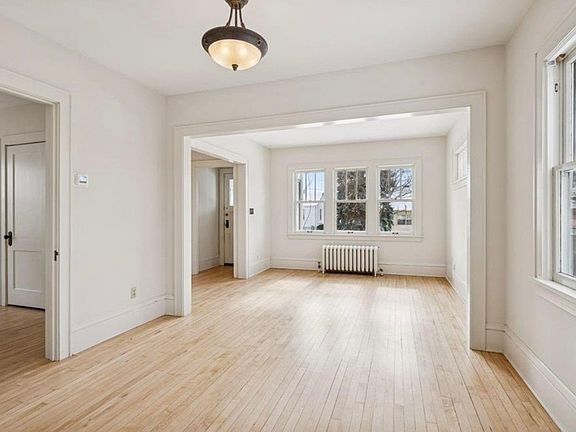 4th image of 1805 19th Ave NE Unit 1