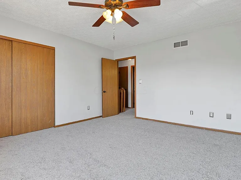 908 Charnwood Ln — Photo 7
