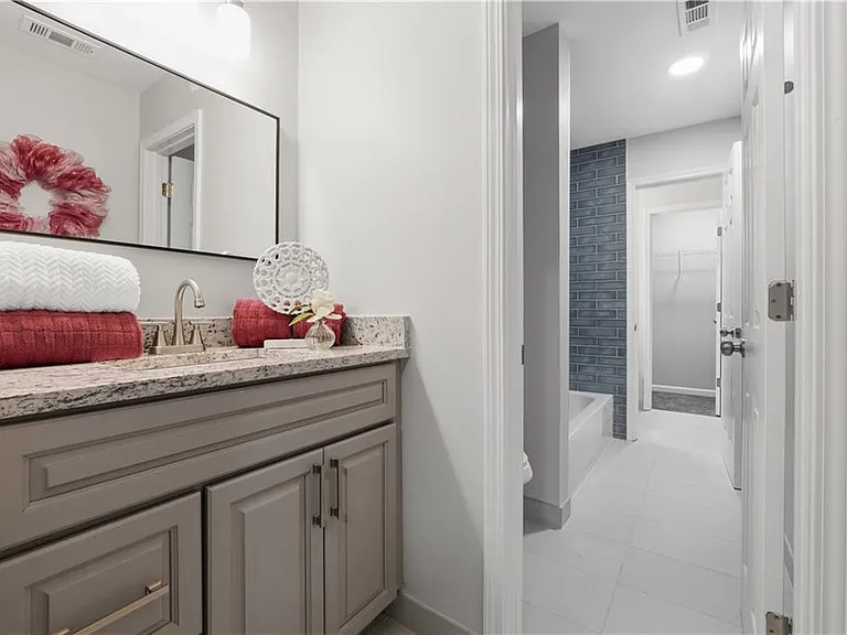 682 Montglade Ct — Photo 3