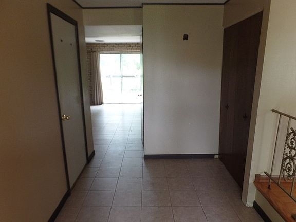 2nd image of 15221 Linden Dr