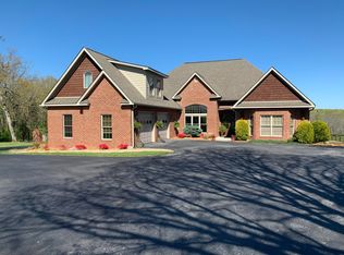 1979 Peavine Firetower Rd, Crossville, TN 38571