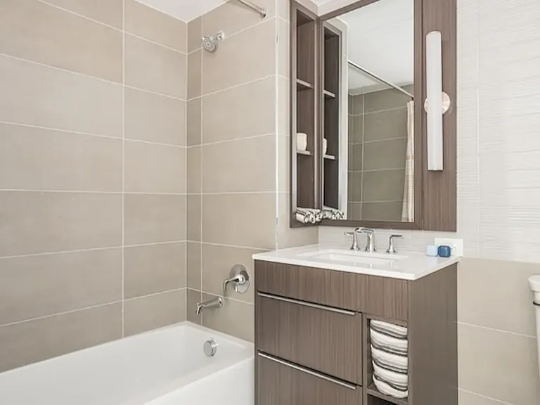 715 E 32nd St #4C — Photo 6