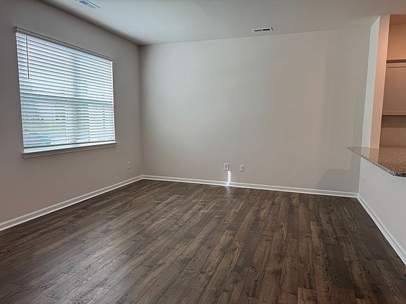 5th image of 2043 Clock Rd