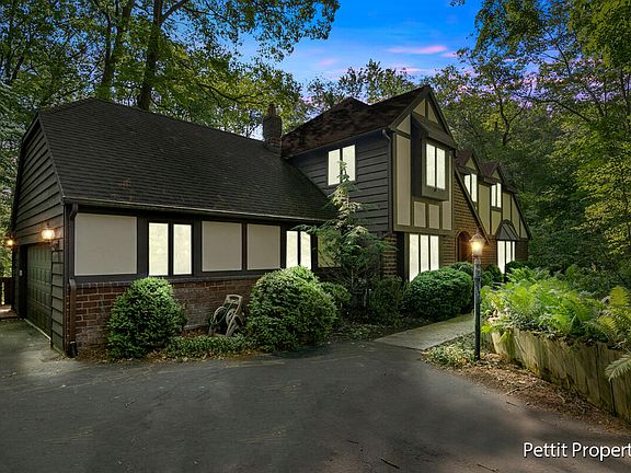 2nd image of 1200 Troon Ct SE