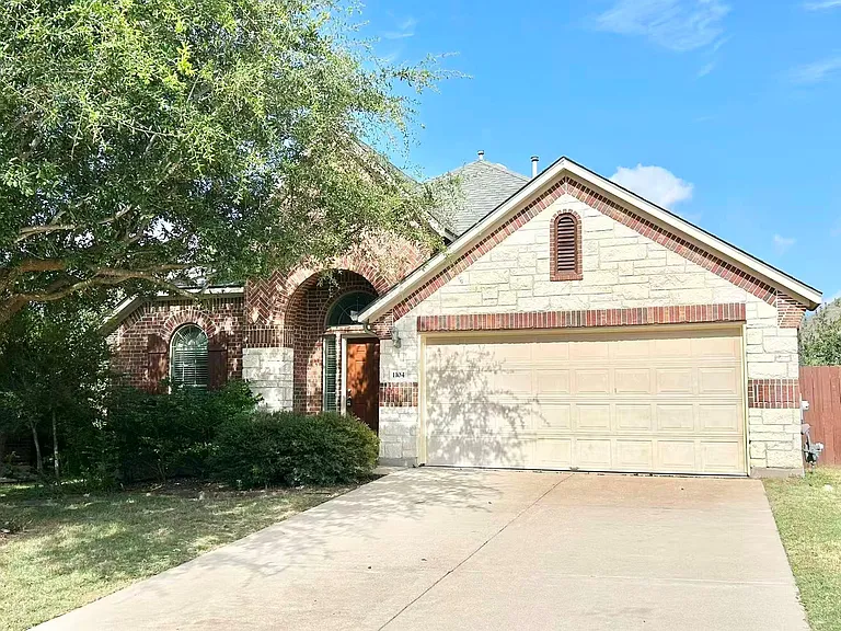 1104 Valerie Cv — Photo 2