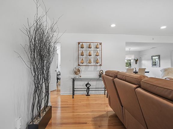 5th image of 2710 Hamilton Dr