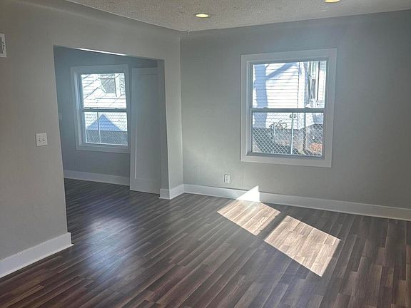 4th image of 3025 Mona St