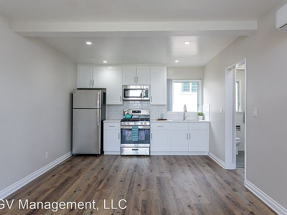 4th image of 677 S Lake Ave APT H