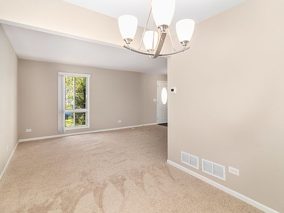 5th image of 518 Southwood Cir
