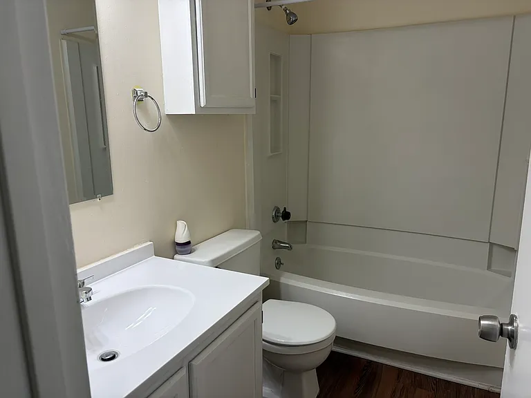 4832 Hollenden Dr #D — Photo 10
