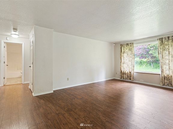 3rd image of 8549 Glenlea Court SE