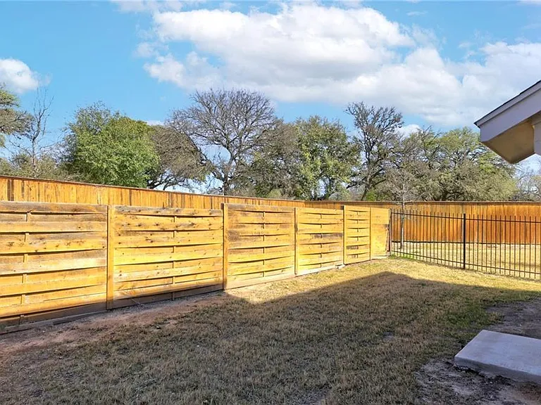 5809 Swayden Ln — Photo 11
