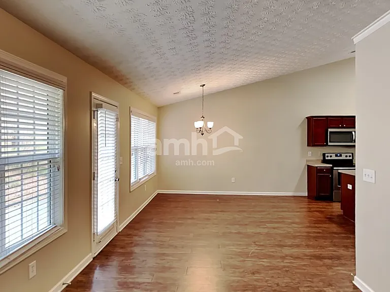 2166 Blueberry Ln — Photo 4