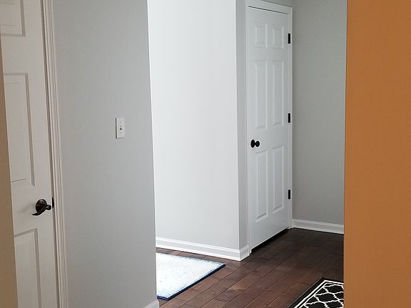 5th image of 225 Walker Dr