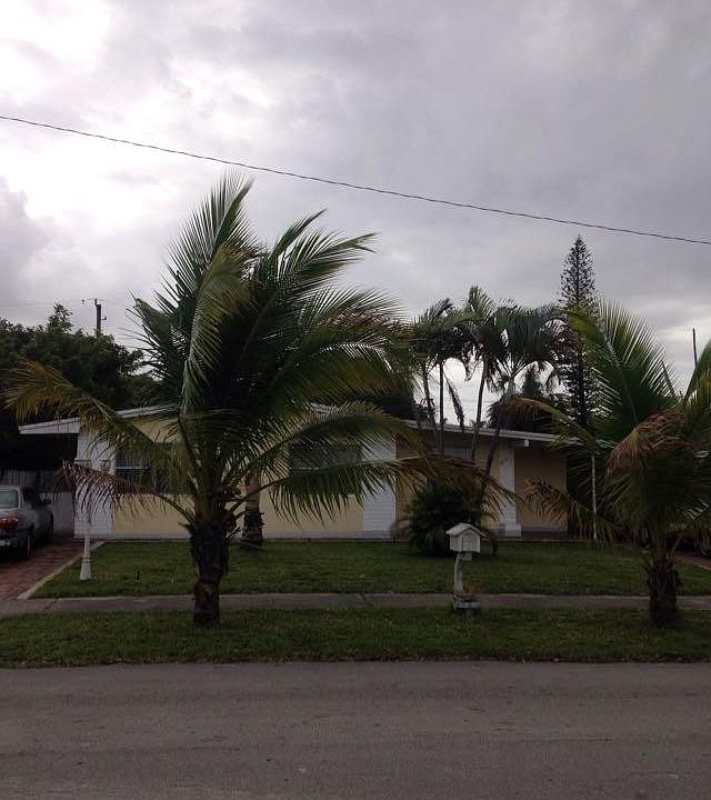 1st image of 810 NW 168th Dr