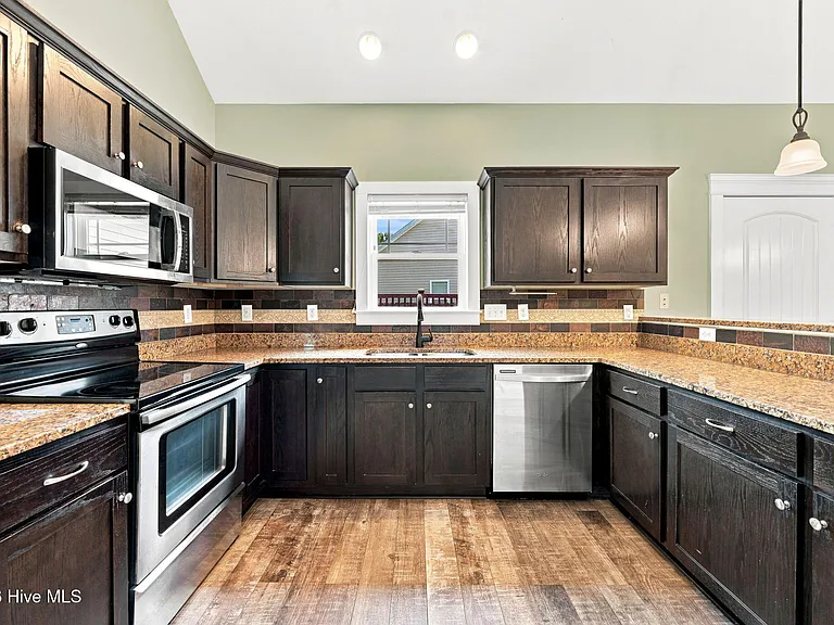 210 Station House Rd — Photo 11