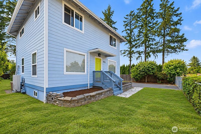 2nd image of 926 16th Street SW