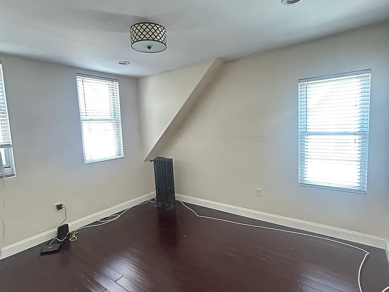 68 Bellingham Ave — Photo 8