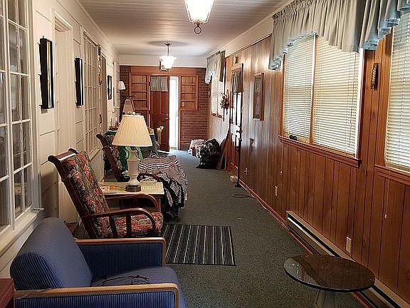 4th image of 705 Beverly Way