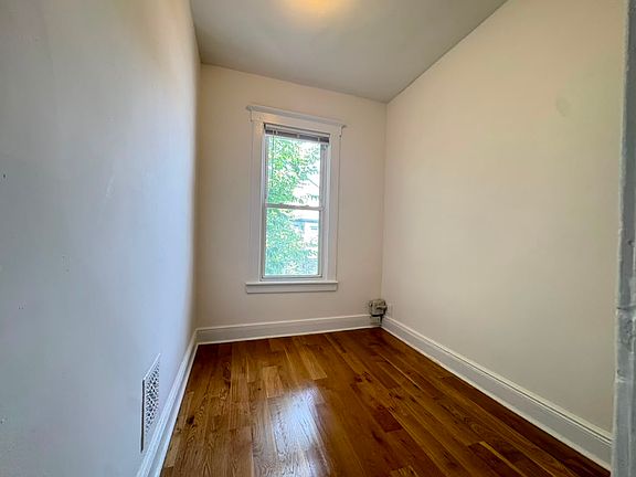 4th image of 211 Myrtle Ave #2