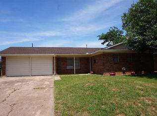 812 Vogel St, Iowa park, TX 76367