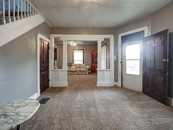 5th image of 463 N Centennial St