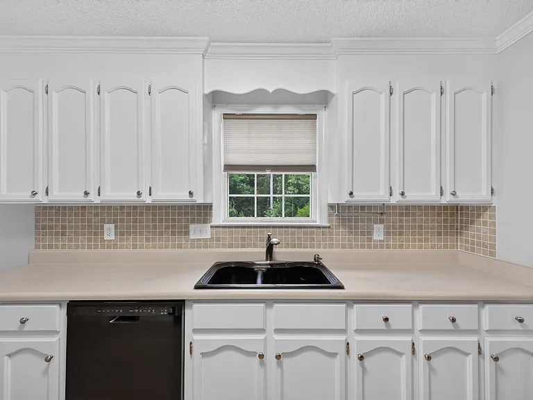 11 Julius Cir — Photo 14
