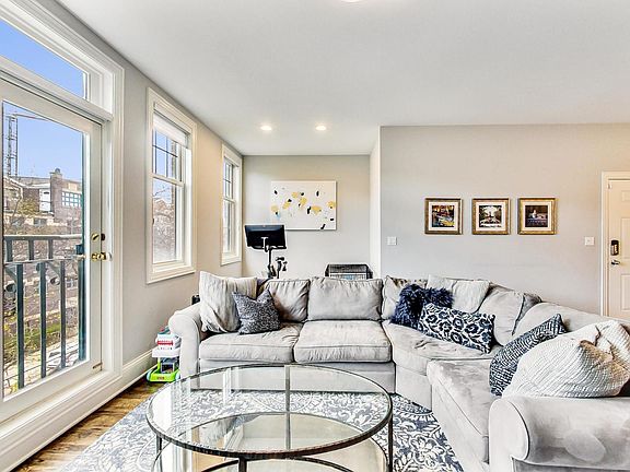 4th image of 860 W Buckingham Pl APT 3E