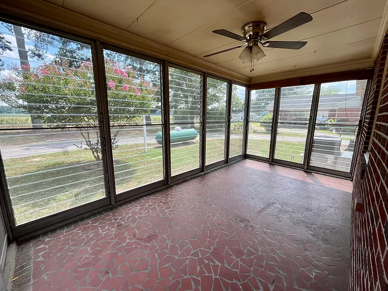 513 E Main St — Photo 15