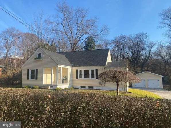 98 Park St, Bordentown, NJ 08505