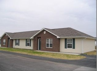 96 Wellsprings Dr, Reeds Spring, MO 65737