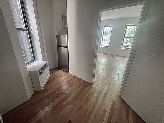 3rd image of 188 Avenue Of The Americas APT 4RN