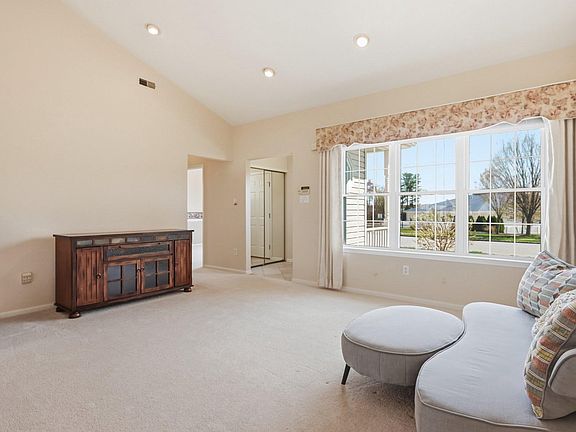 3rd image of 104 Trellis Ln