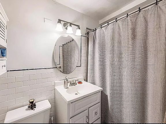 4th image of 7 E 14th St APT 829