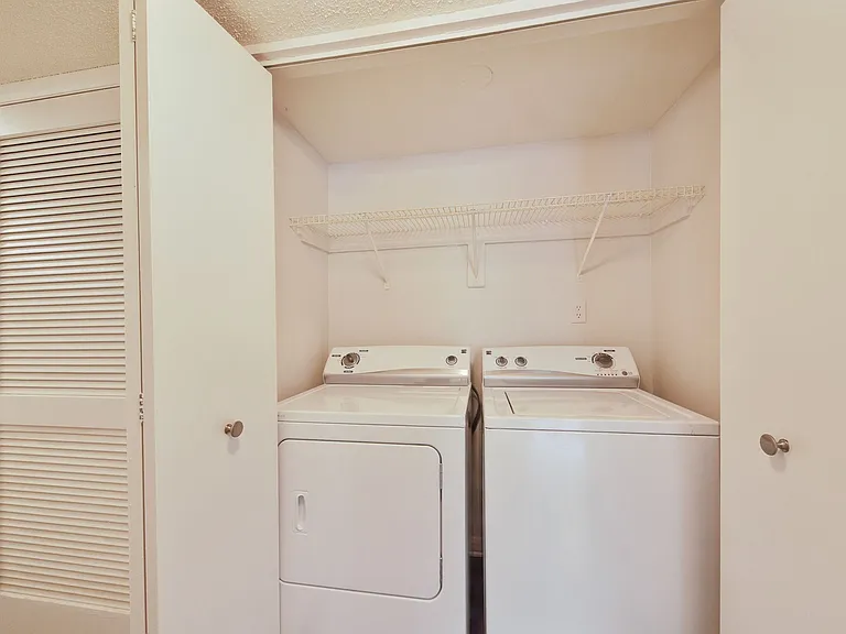 Woodberry Apartments — Photo 11