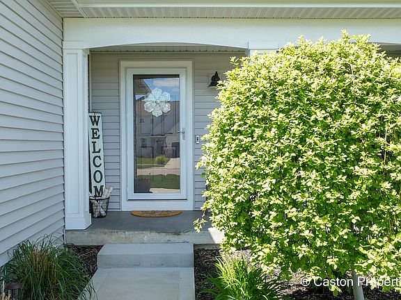 3rd image of 15771 Bedford Dr