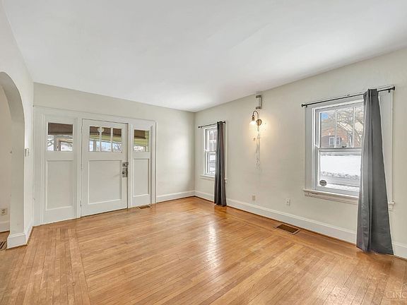 5th image of 3238 Buell St
