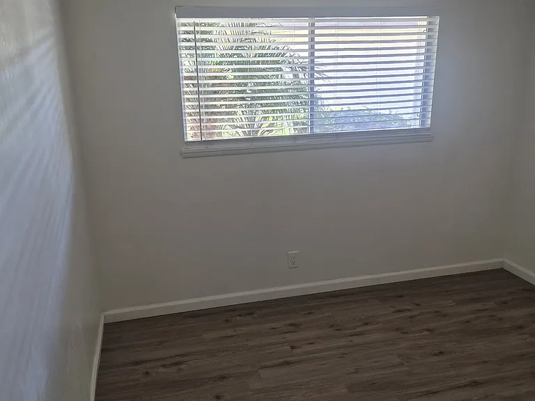721 N E St #C — Photo 16